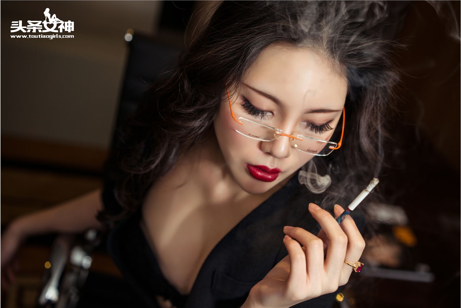 [Toutiaogirls]头条女神 2016.05.06 妖冶美艳OL 米娅